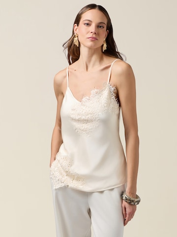 oltre Top in White: front
