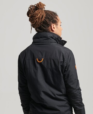 Superdry Jacke in Schwarz