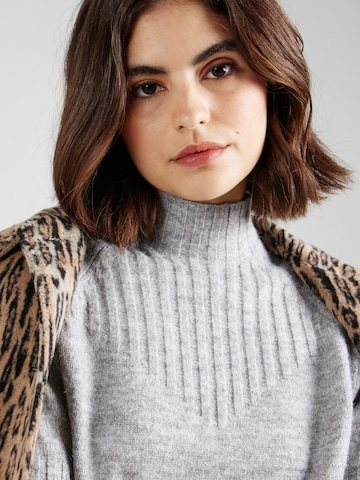 Daahls by Emma Roberts exclusively for ABOUT YOU Свитер 'Gabriele' в Серый
