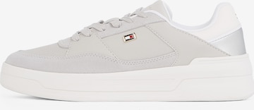 Baskets basses TOMMY HILFIGER en gris : devant