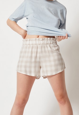 Skiny Pajama Pants in White: front