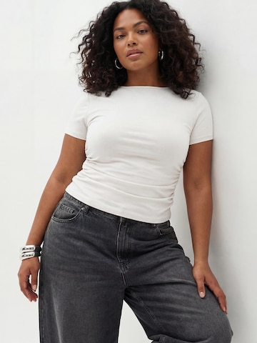 Trendyol Curve - Camiseta en blanco: frente