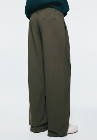 Wide leg Pantaloni cutați de la Pull&Bear pe verde