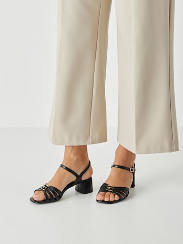 Tamaris Sandale in Schwarz: Vorderseite