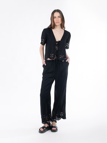 Influencer Широка кройка Панталон в черно