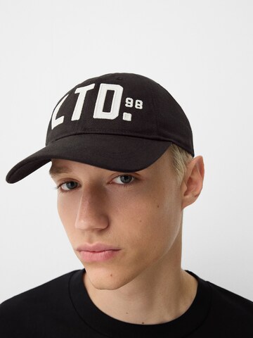Bershka Czapka z daszkiem w kolorze czarny