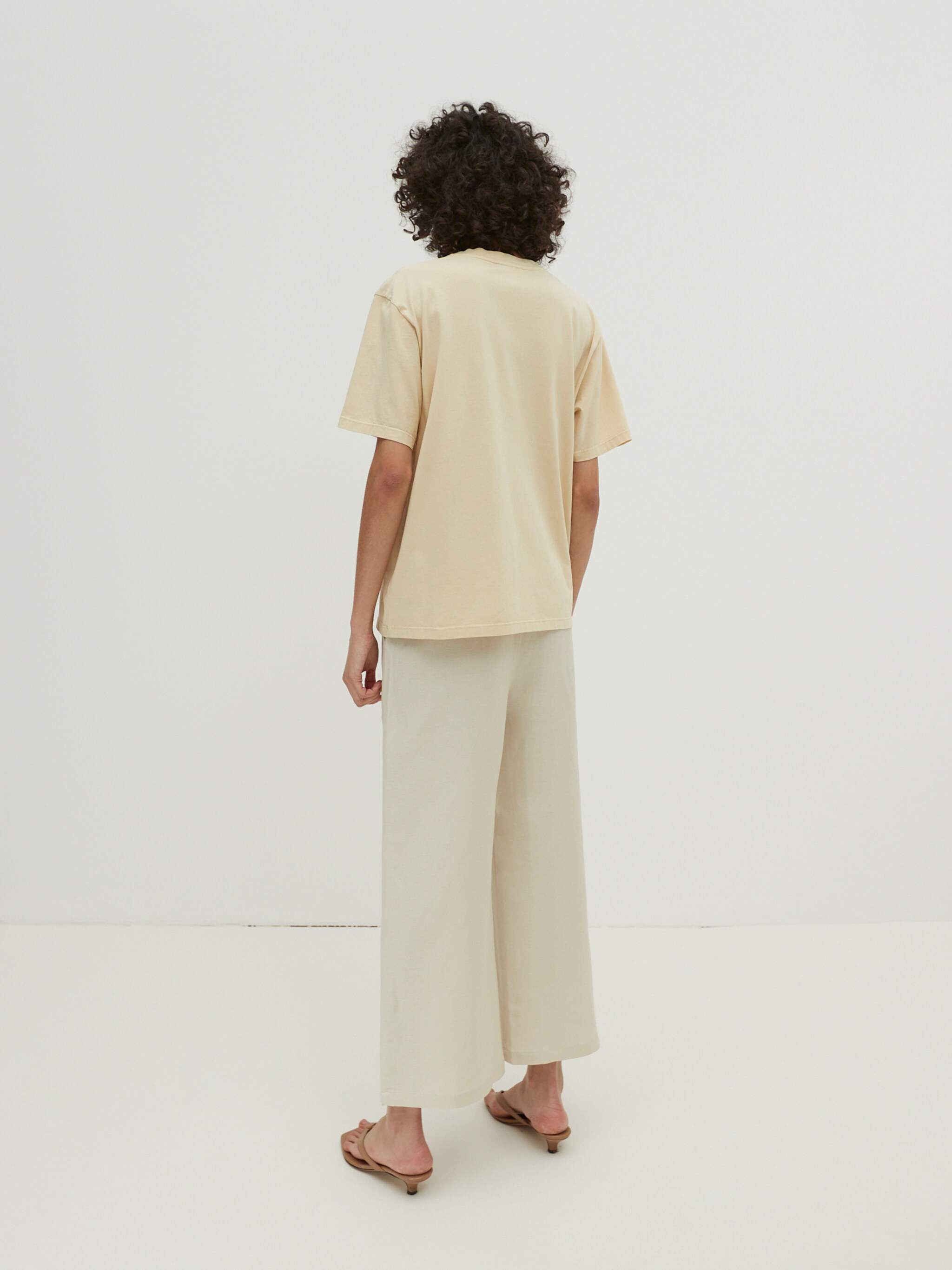 EDITED Producten Shirt 'Charli' Beige