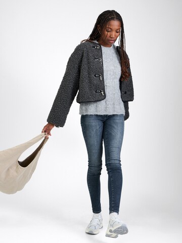 VERO MODA Tussenjas 'VMMAISEY' in Grijs