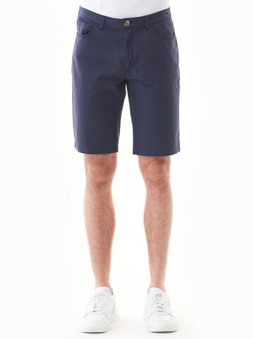 Organication Regular Shorts in Blau: Vorderseite