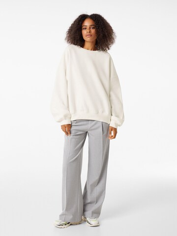 Sweat-shirt Bershka en blanc