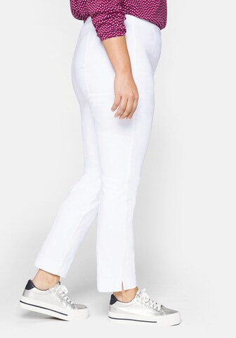 Coupe slim Pantalon à pince SHEEGO en blanc