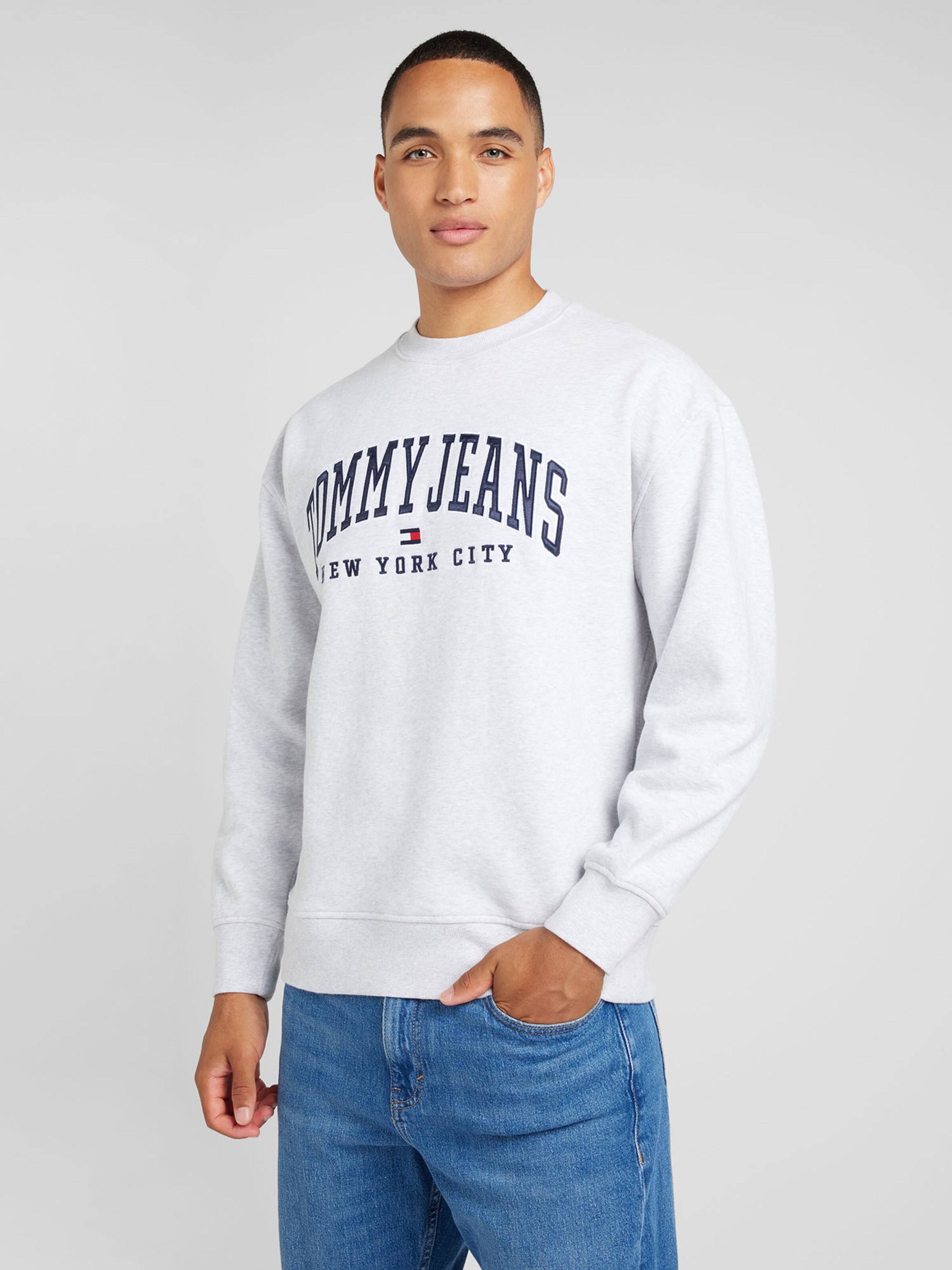 Tommy Jeans Sweatshirt in Light Grey ABOUT YOU