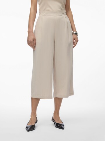VERO MODA Loose fit Pleat-front trousers 'GISELLE' in White: front