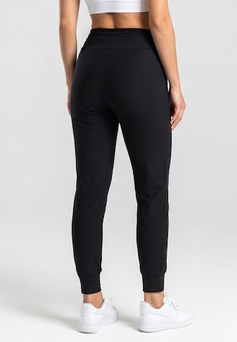 Effilé Pantalon 'Fashion Look' Jika en noir