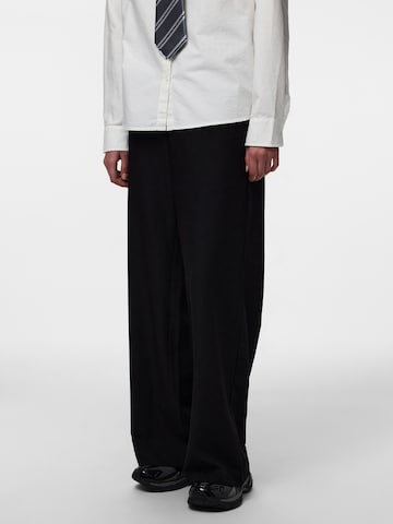 PIECES Wide Leg Hose 'PCBOSELLA' in Schwarz: Vorderseite