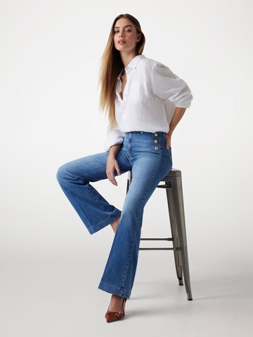 GUESS Tapered Jeans 'Faye' in Blau