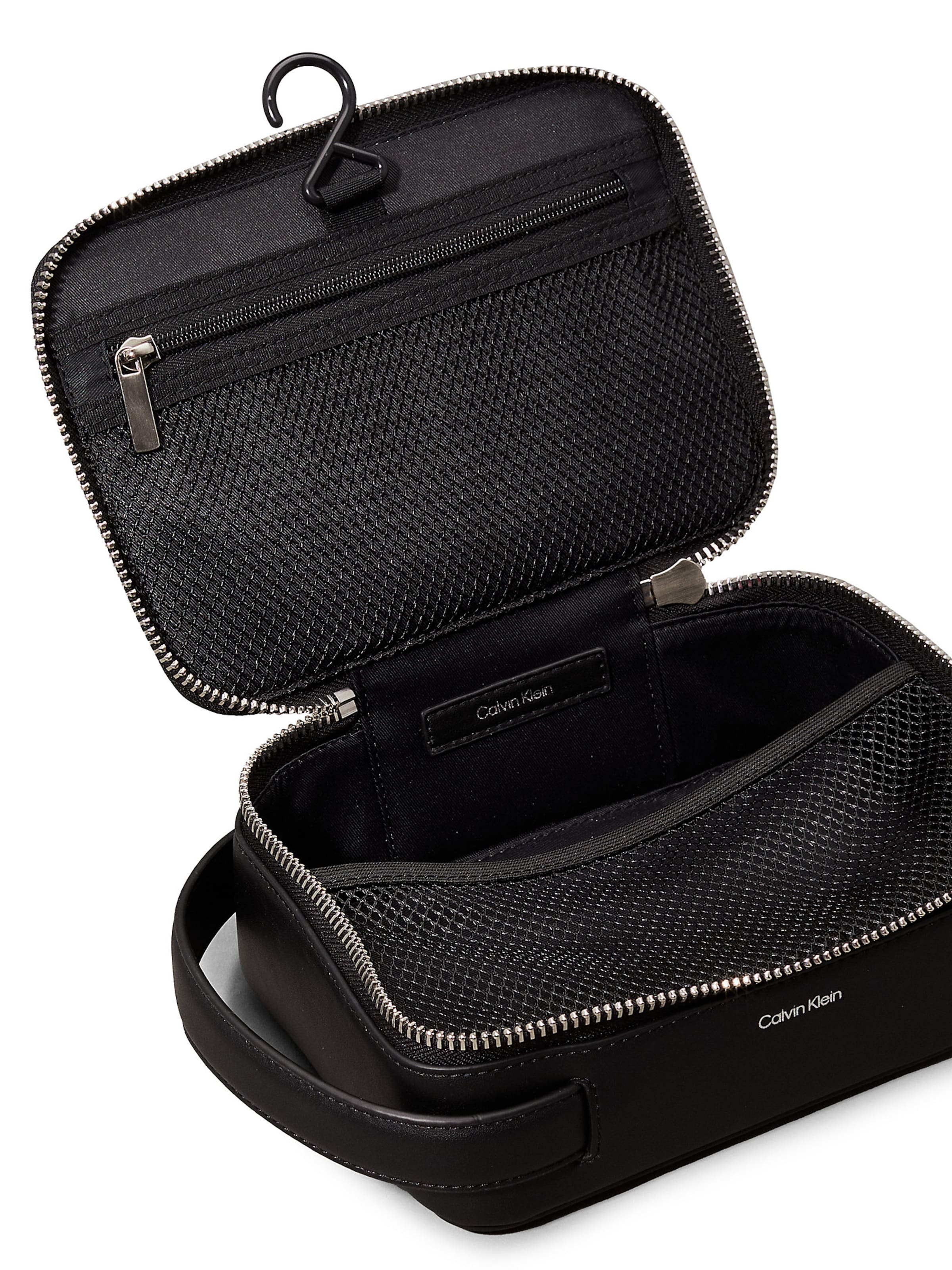 Calvin Klein Toiletry Bag in Black