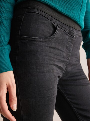 CECIL Slimfit Jeans 'Vicky' in Schwarz