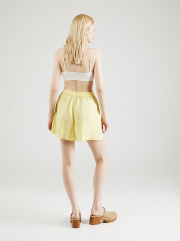 Soccx Loosefit Shorts in Gelb