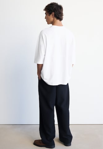 Tricou de la Pull&Bear pe alb