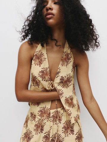 Top de la Pull&Bear pe galben: față
