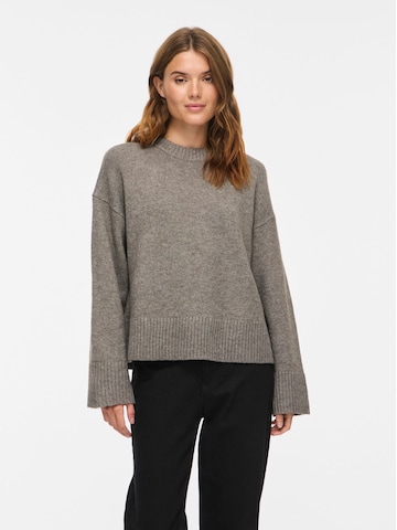 VILA Sweater 'VISia' in Grey: front
