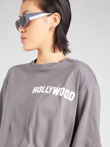 T-shirt 'NMMILLIE HOLLYWOOD' Noisy may en gris