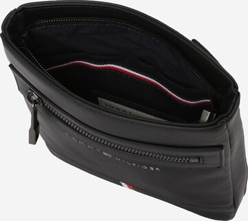 TOMMY HILFIGER Skuldertaske i sort