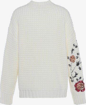 Pullover di faina in bianco