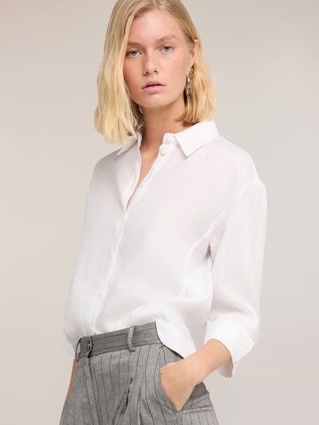MOTIVI Blouse in White