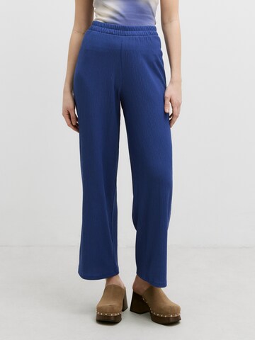 EDITED Wide leg Trousers 'Philine' in Blue: front