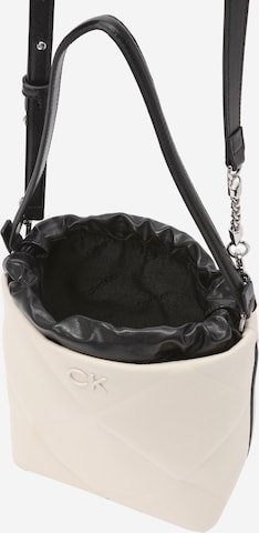 Calvin Klein Beuteltasche in Weiß