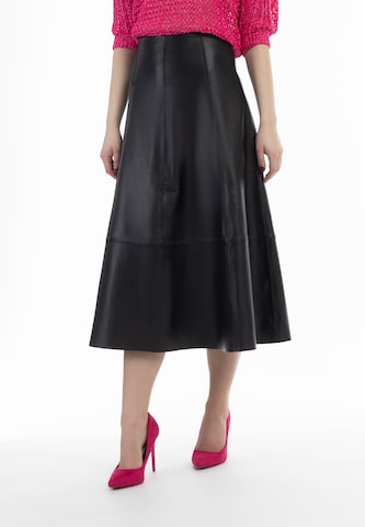 faina Skirt in Black: front