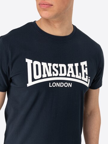 Trening de la LONSDALE pe albastru