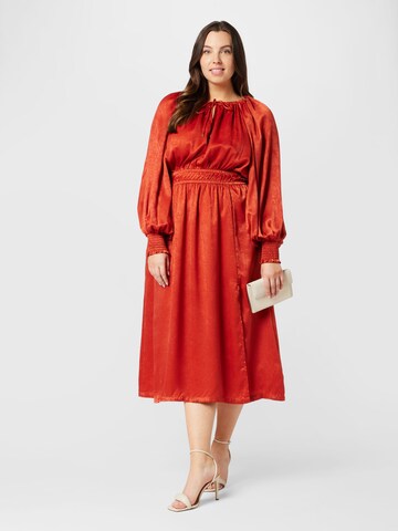 Robe River Island Plus en rouge