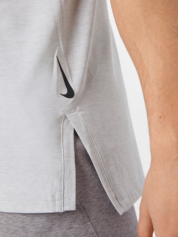 NIKE Regular fit Functioneel shirt in Grijs