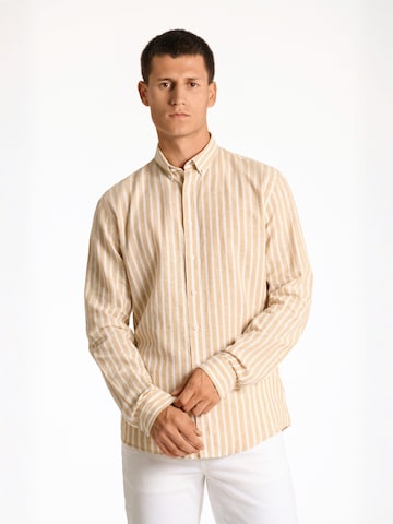 Coupe regular Chemise Lindbergh en beige