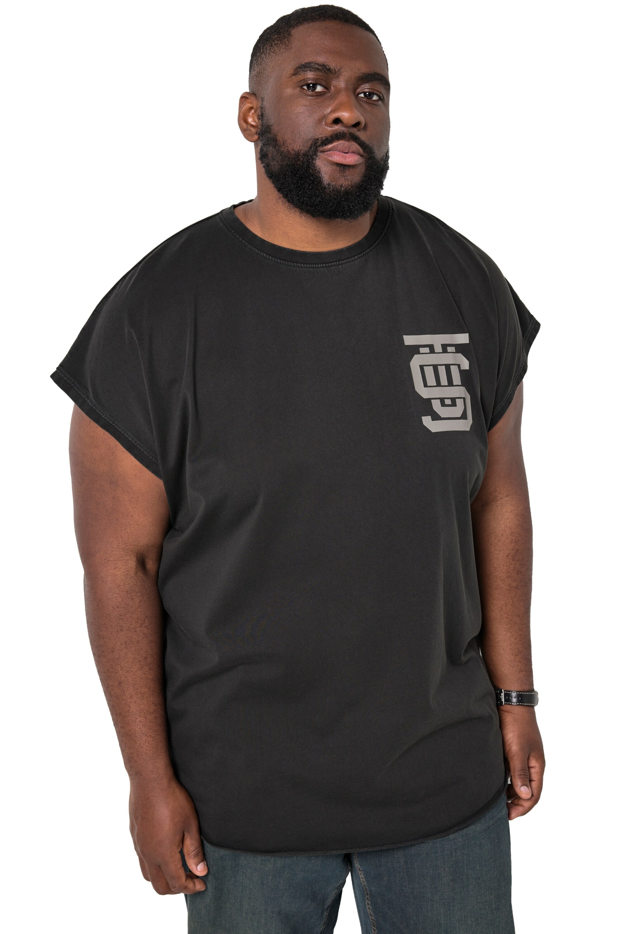 STHUGE T-Shirt in Schwarz: Vorderseite