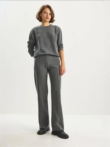 Pantalons de tailleur Bianco Lucci en gris : devant