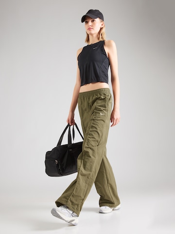 Wide leg Pantaloni de la Nike Sportswear pe verde