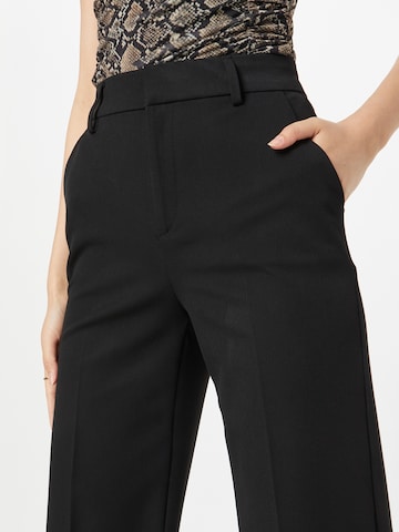 Regular Pantalon à plis mbym en noir