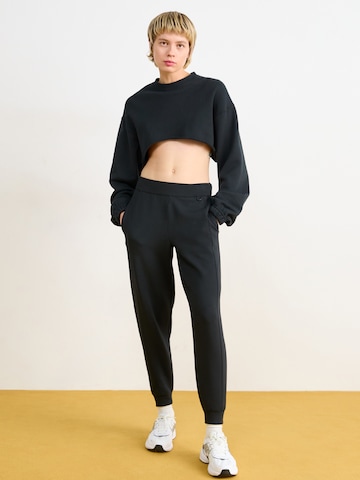 NIKE Tapered Sportbyxa '24.7' i svart