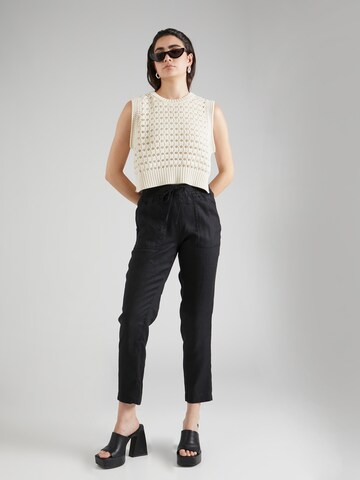 s.Oliver - Tapered Pantalón en negro