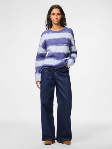 Pull-over 'PCMilla' PIECES en bleu