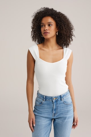 WE Fashion Top in White: front