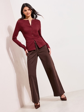 Geacă tricotată de la Friends Like These pe roșu