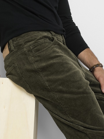 Regular Pantalon bonprix en vert
