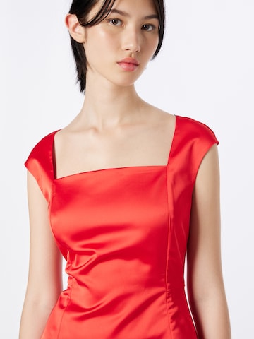 SWING Sheath Dress in Red