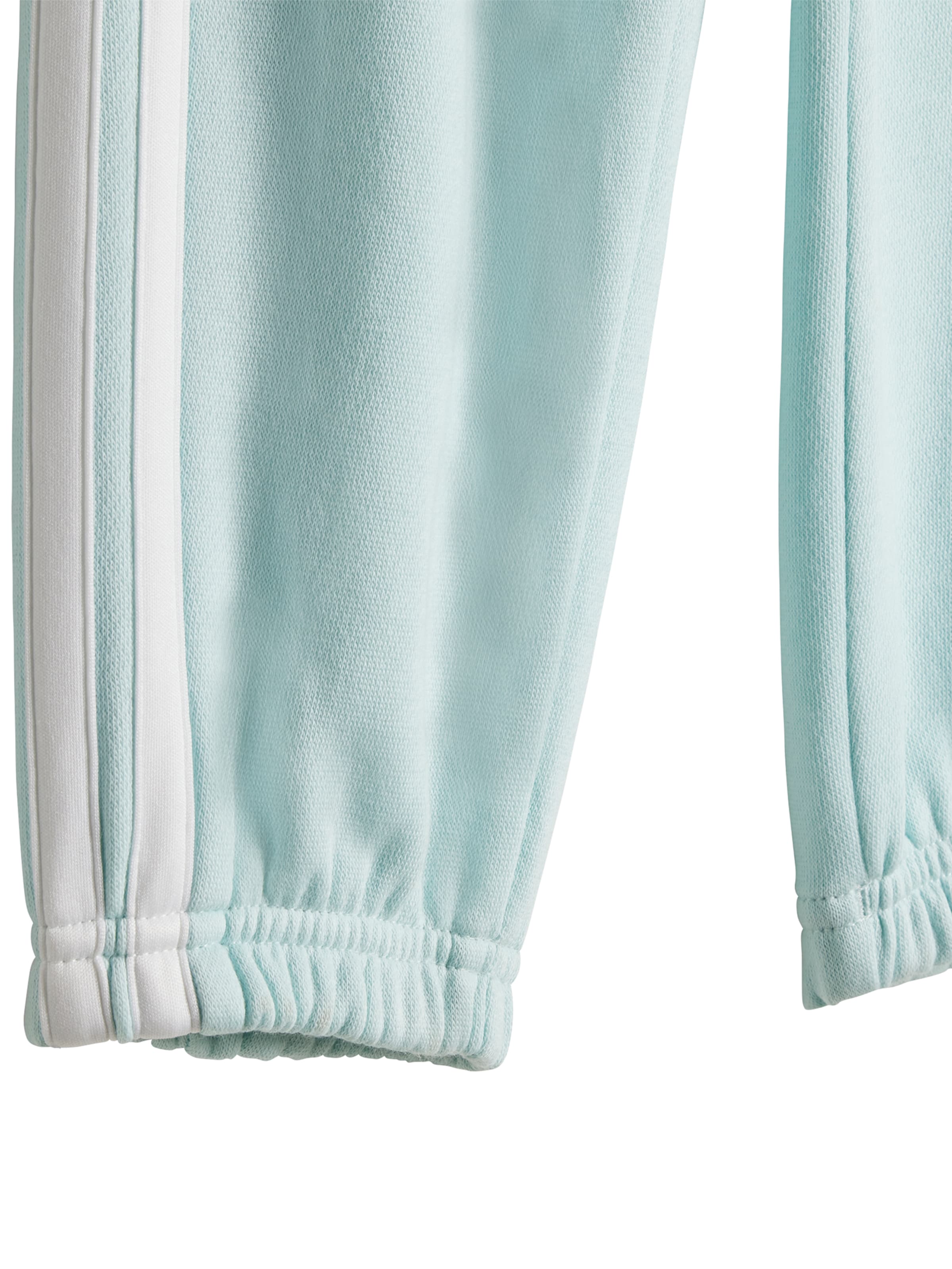 ADIDAS SPORTSWEAR Тренировочный костюм 'Essentials' в Зеленый