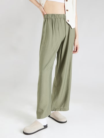 ONLY Loose fit Pants 'ZABBI PAULA' in Green: front